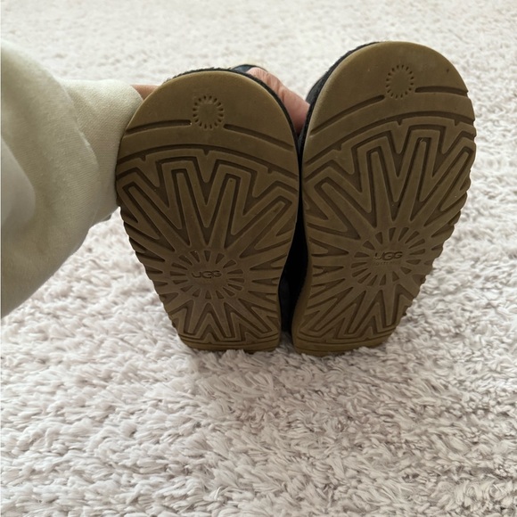 UGG Kids Size 13 Black Leather Boots - Picture 9 of 9